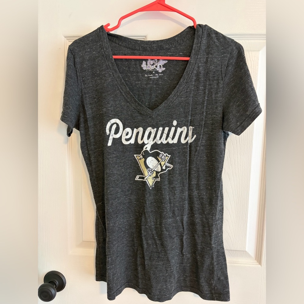 Touch by Alyssa Milano Women's Pittsburgh Penguins Black Heather V-Neck Tee